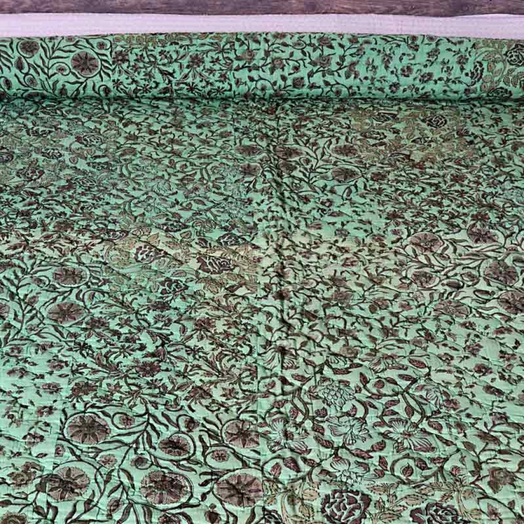 COTTON ALL OVER PRINTED BED QUILTS FOR DECOR HOME