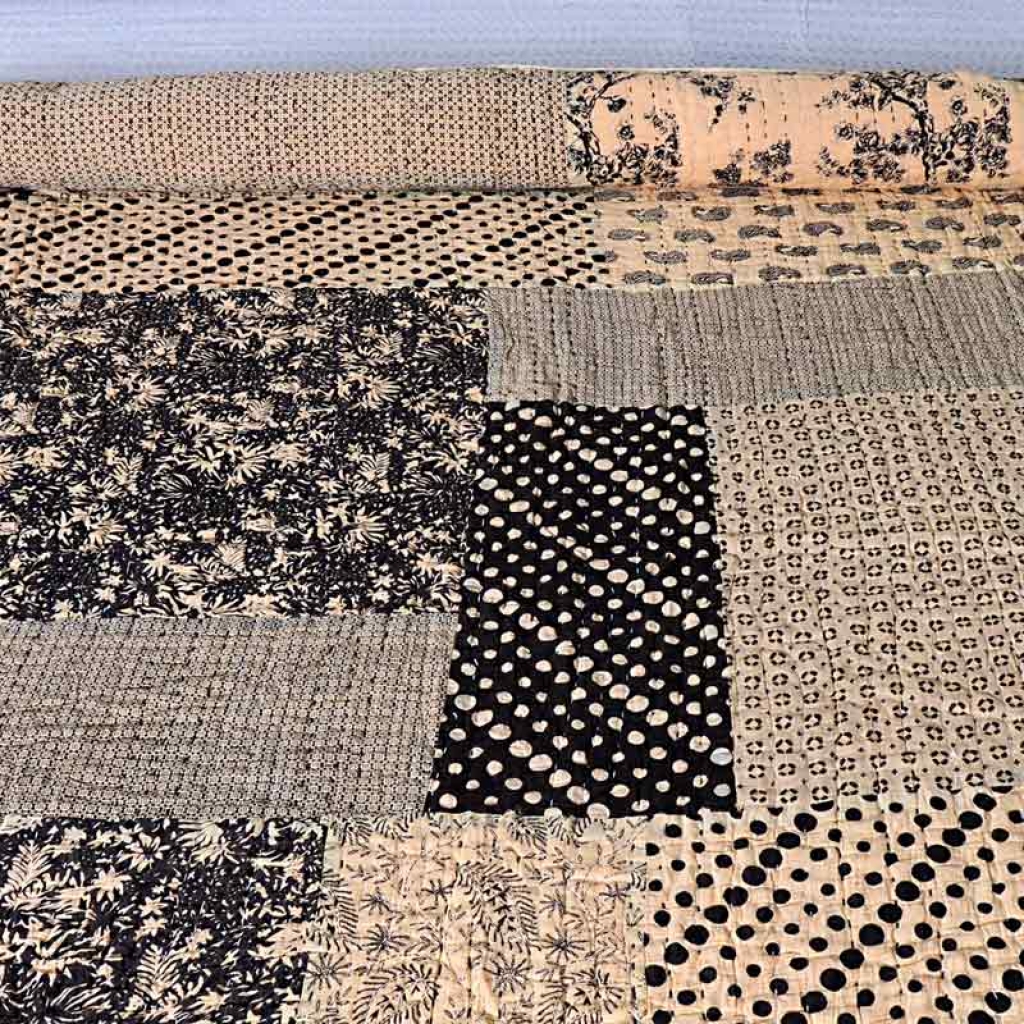 COTTON PATCH WORK ALL OVER PRINTED BED QUILTS FOR DECOR HOME