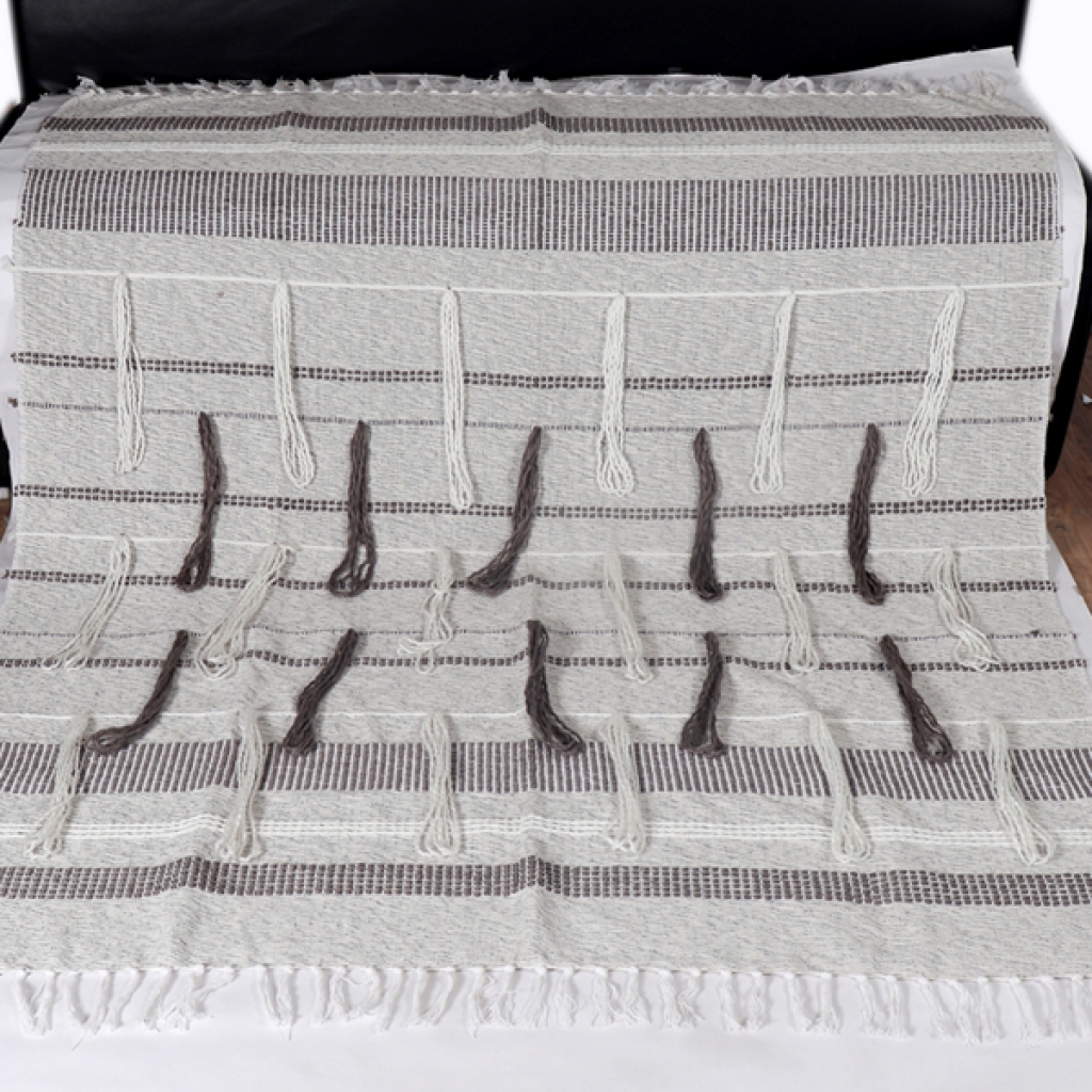 COTTON EMBROIDERY FANCY THROW